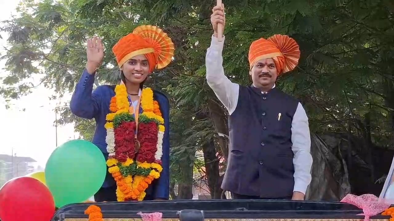 खो-खो विश्वविजेत्या रेश्माचे बदलापुरात जंगी स्वागत