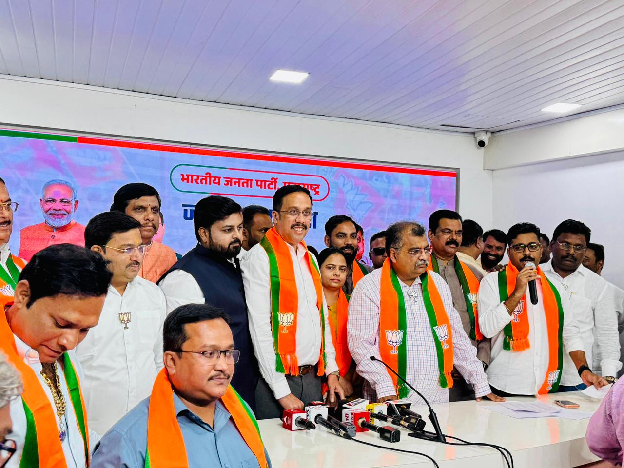 मुरबाडमध्ये महाविकास आघाडीला धक्का; सुभाष पवार भाजपात