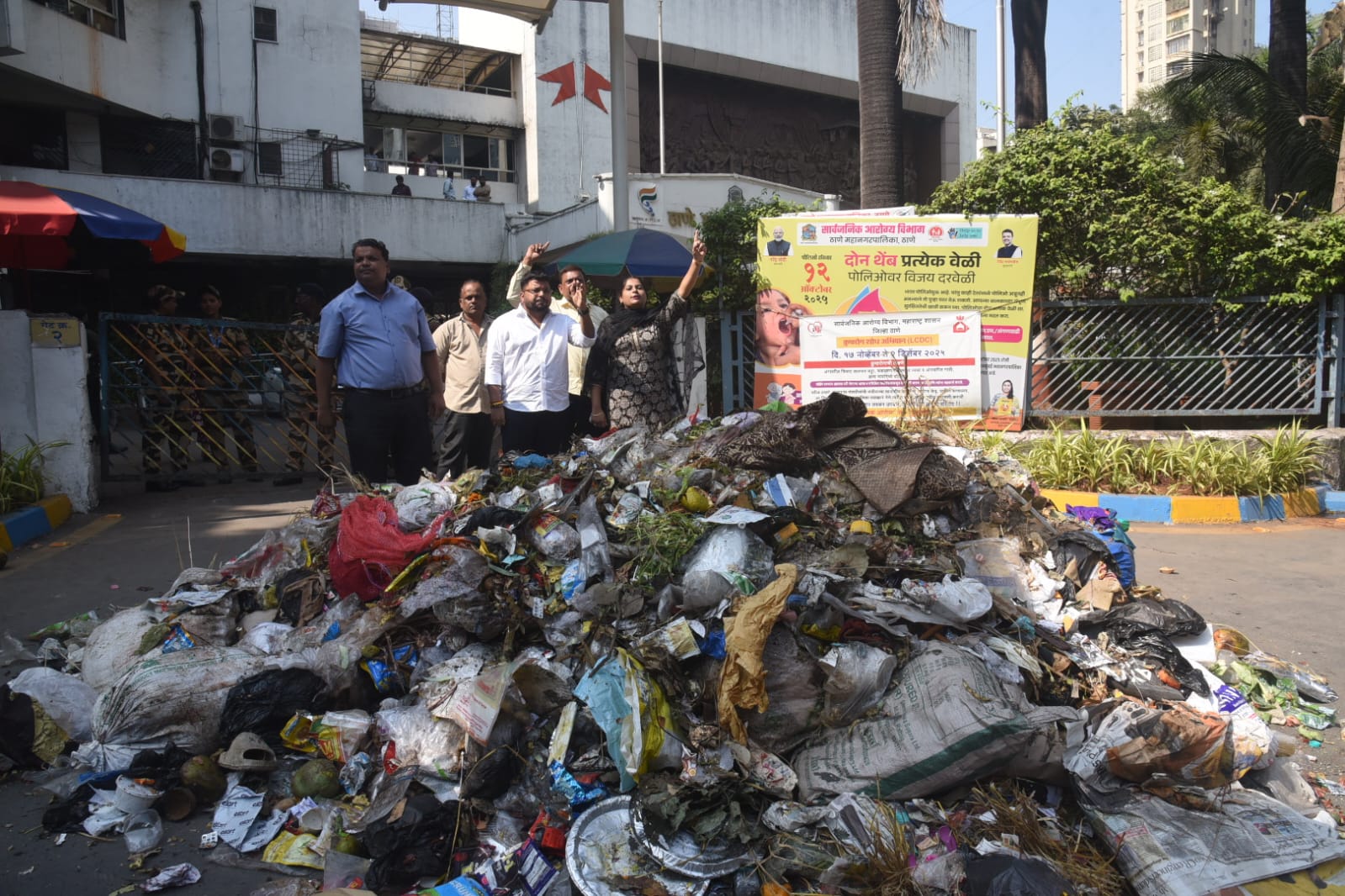 कचऱ्याचे ढीग मुंब्रा-कौसात; आंदोलन पेटले ठामपासमोर