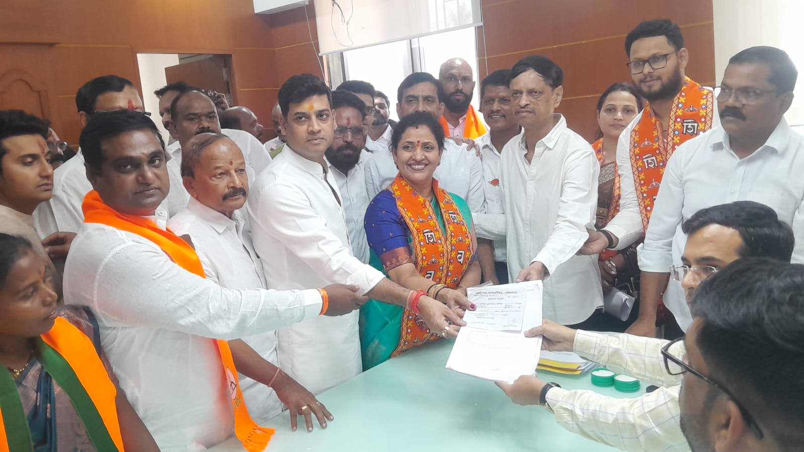 अंबरनाथमध्ये नगराध्यक्षपदासाठी सर्वपक्षीयांचे जोरदार शक्तिप्रदर्शन