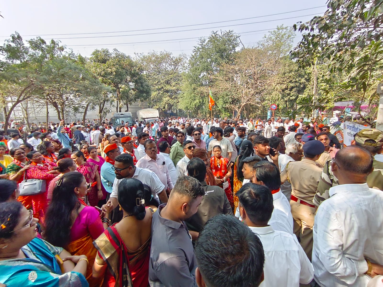 महायुतीतील नाराज इच्छुकांनी धरली आघाडीची वाट
