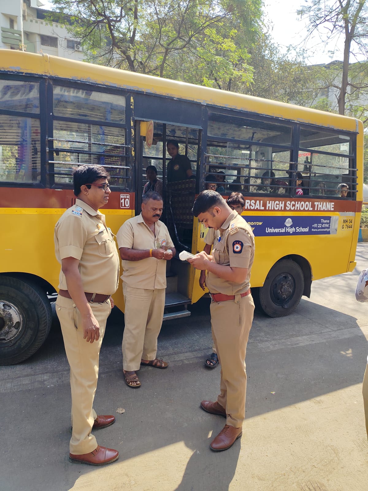 बेकायदेशीर स्कूलबस आणि खासगी बसगाड्यांना आरटीओचा दट्ट्या