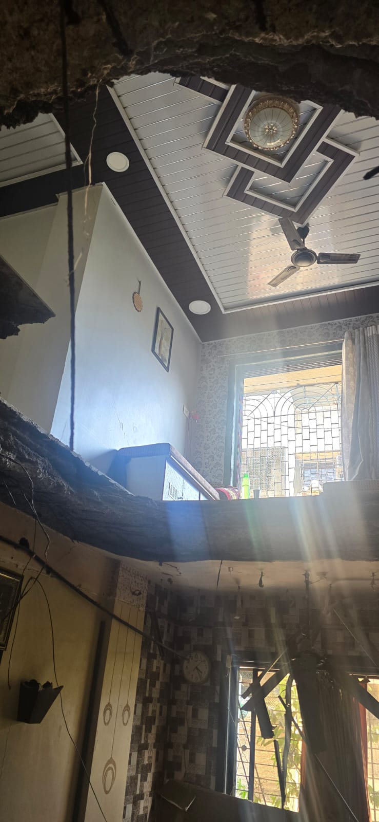 इमारतीचा स्लॅब कोसळून ज्येष्ठ नागरिकाचा मृत्यू