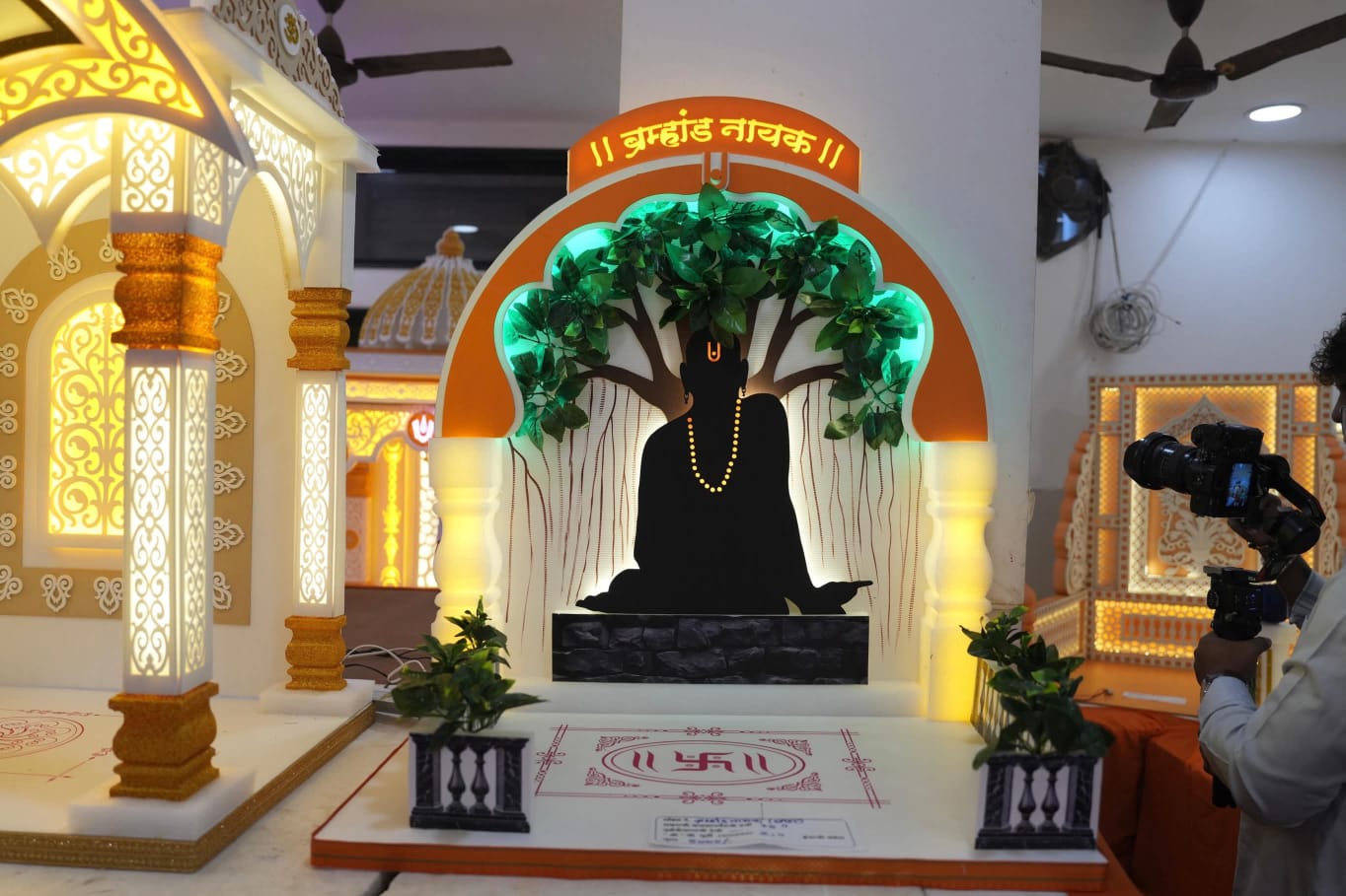 इको-फ्रेंडली मखर प्रदर्शनाला डोंबिवलीकरांची झुंबड