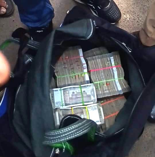उल्हासनगरमध्ये नोटांनी भरलेली बॅग हस्तगत