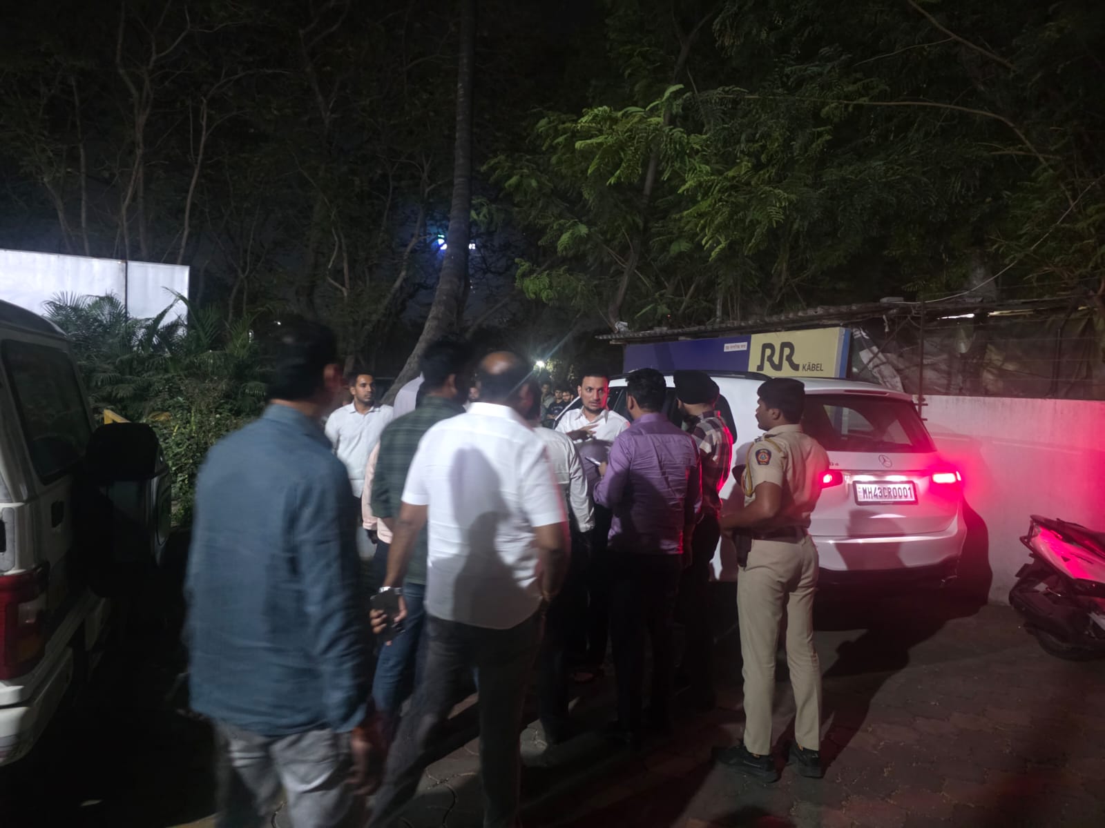 वाशीत पैशाने भरलेल्या गाडीची बातमी ठरली अफवा