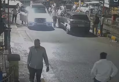 नवी मुंबईत भाजप आणि शिवसेना गटात तुफान हाणामारी