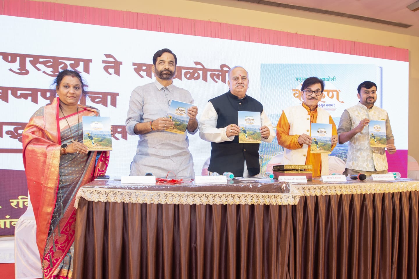 प्रयोगशील शेतीच्या समृद्ध वाटचालीसाठी प्रेरणादायी पुस्तक