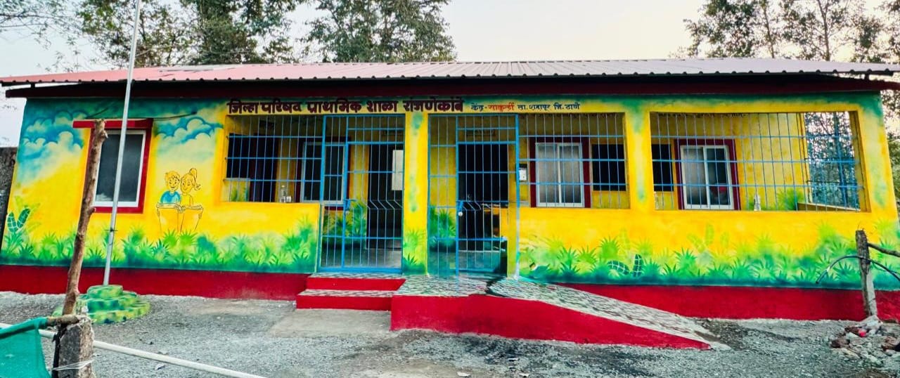 ताडपत्रीच्या शाळेला छप्पर; लोकसहभागातून पालटले रूपडे