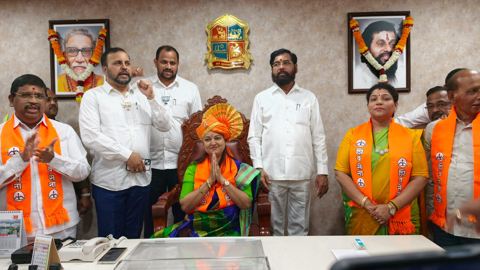 उपमुख्यमंत्री मुख्यालयी आले; अन् महापौर विराजमान झाले!