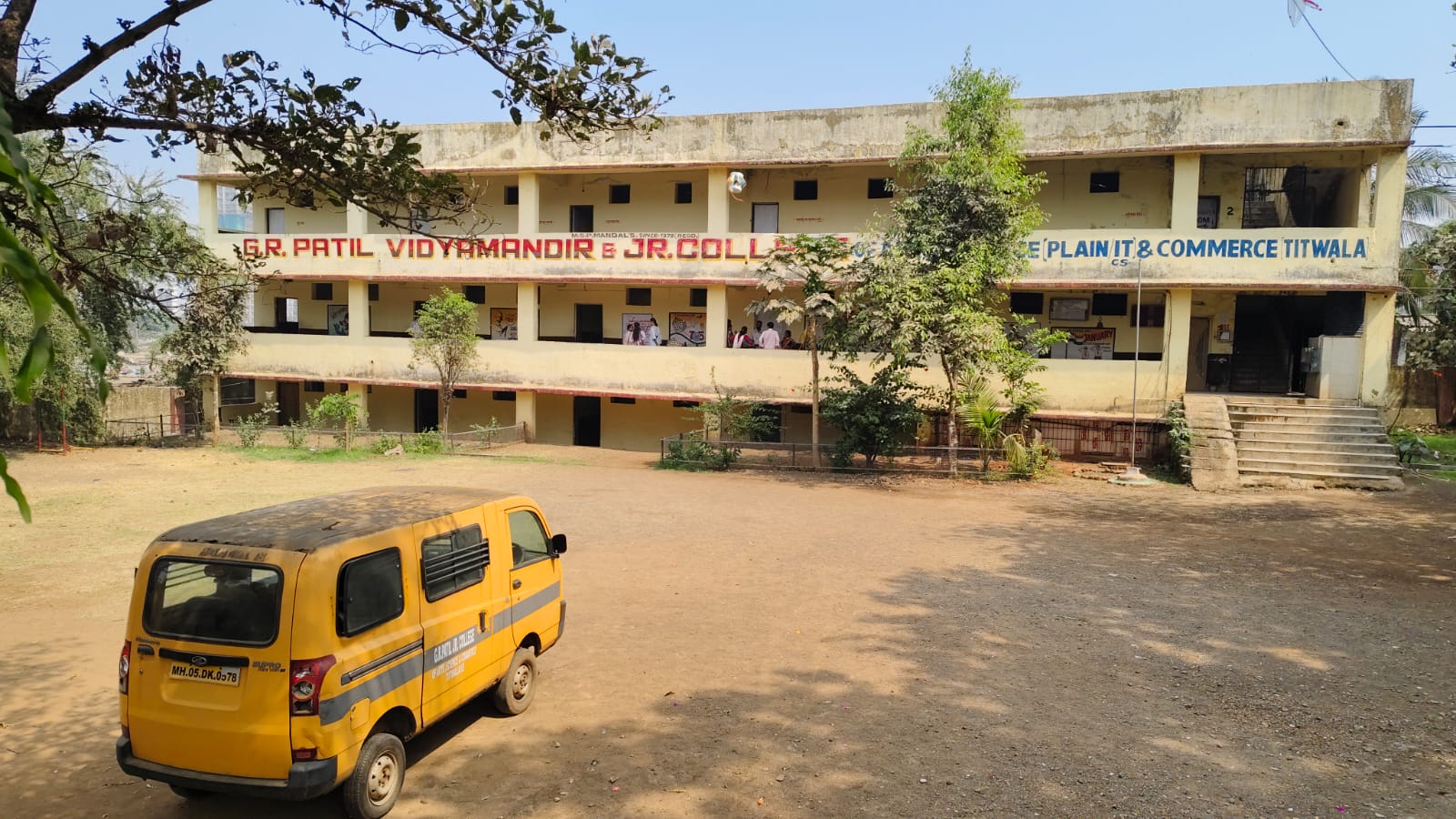 सव्वा कोटीचा कर थकविणाऱ्या शाळेच्या कार्यालयाला टाळे