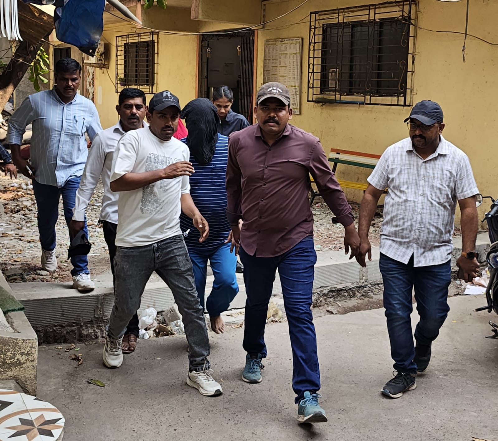 मानलेल्या बहिणीची छेड काढली म्हणून गोळीबार