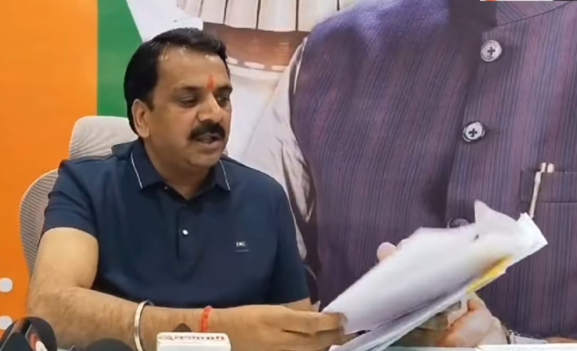 आ.मेहता यांच्या जनता दरबारात अनधिकृत प्रकल्पाविरोधात तक्रारी