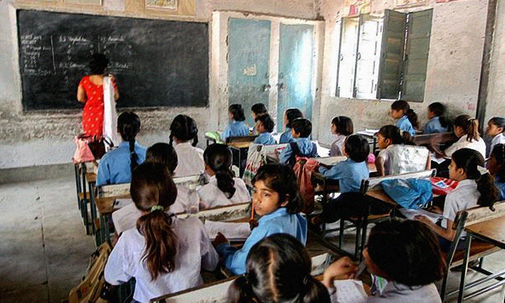 ठाणे पालिकेच्या मराठी शाळेत गुजराती शिक्षक?
