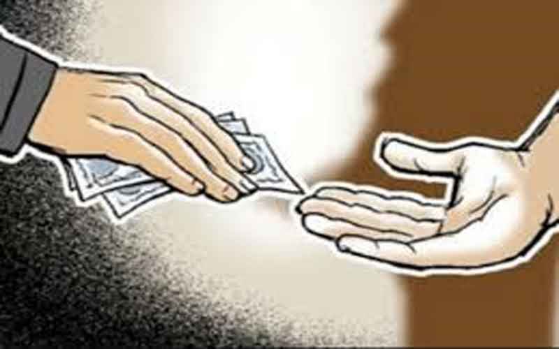 ठाणे जि.प.च्या दोन अधिकाऱ्यांना अटक