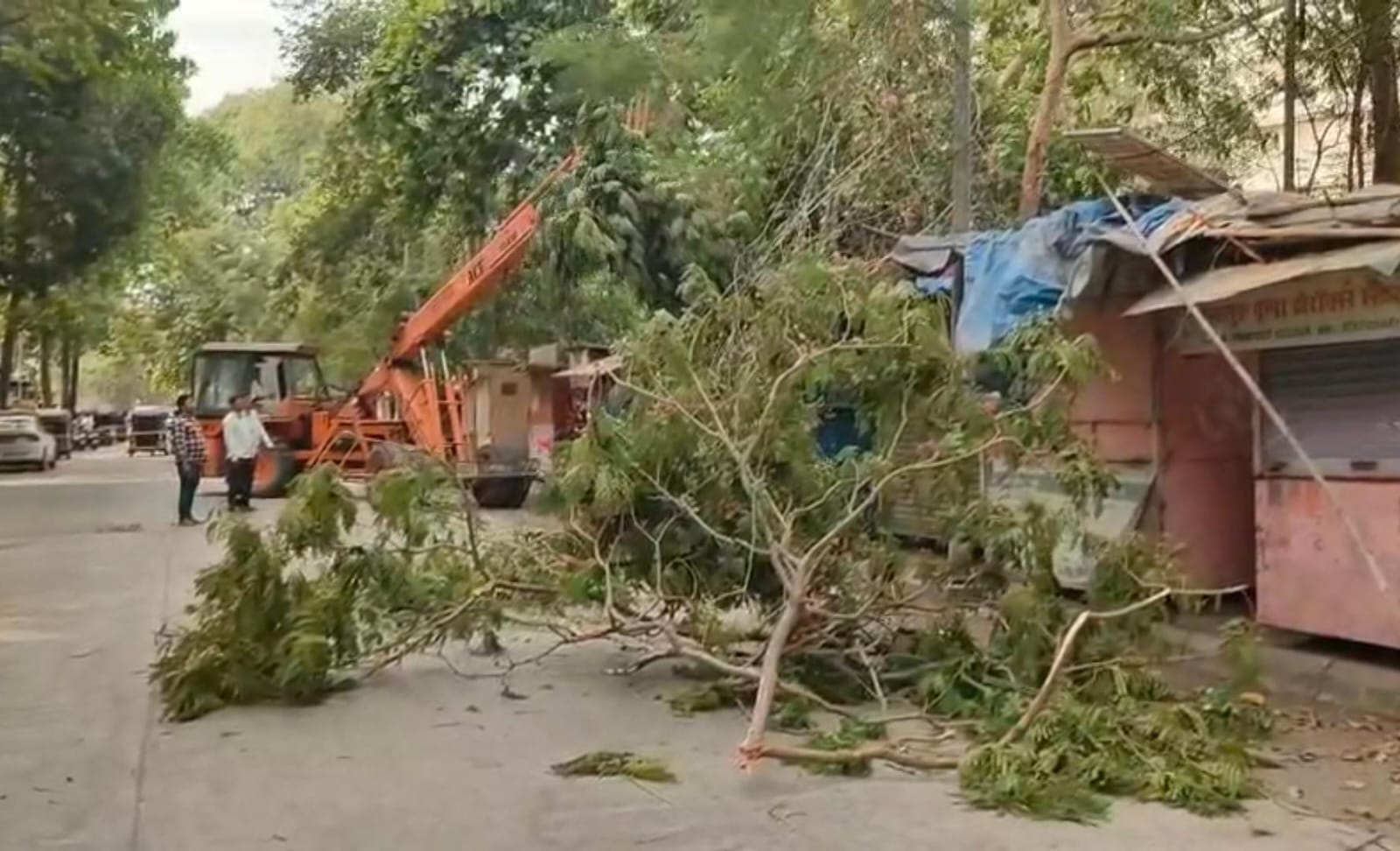 कल्याणमध्ये धुळीच्या वादळाने दाणादाण