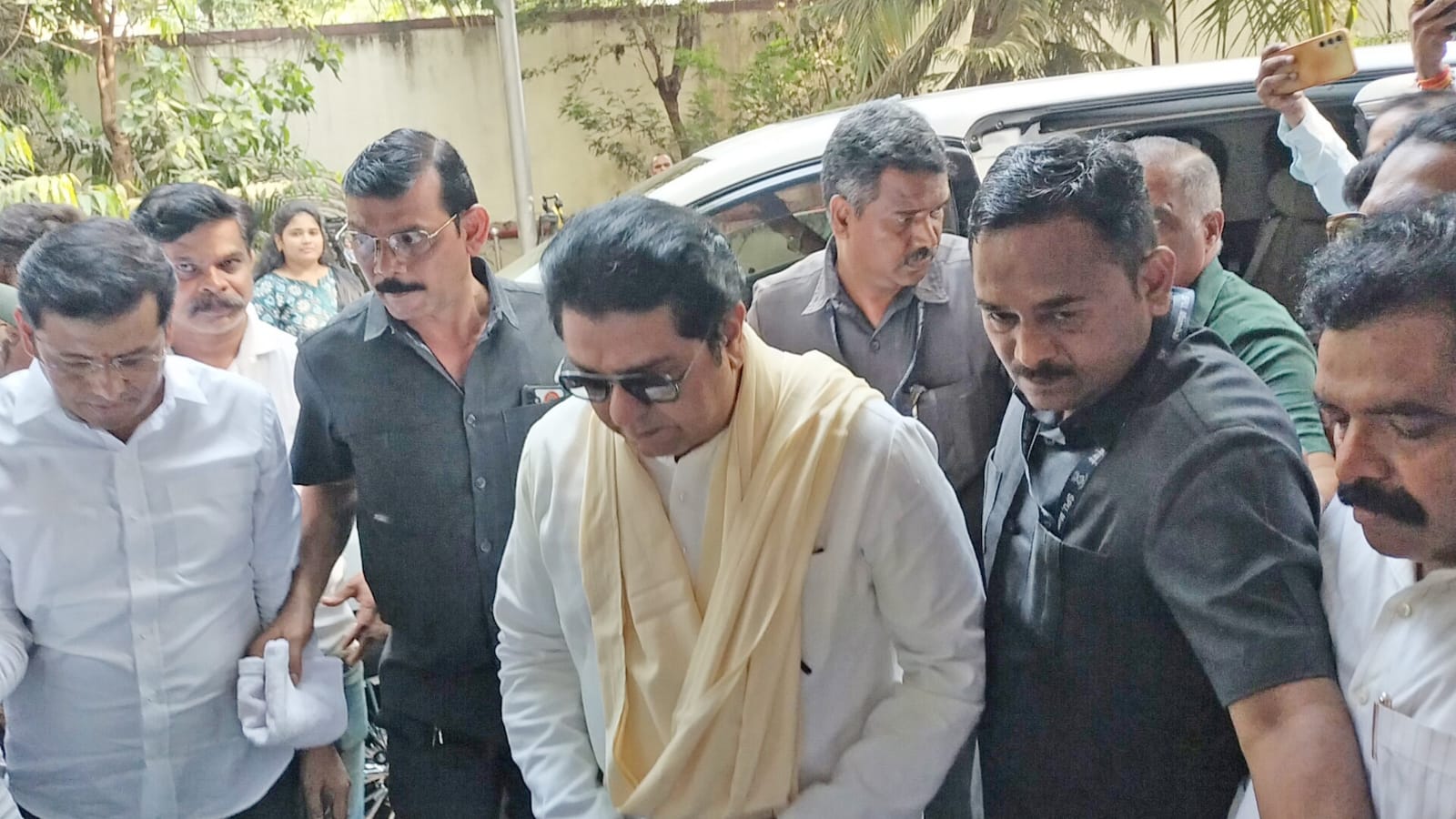 गुन्ह्याशी माझा संबंध नाही : राज ठाकरे यांचा जबाब
