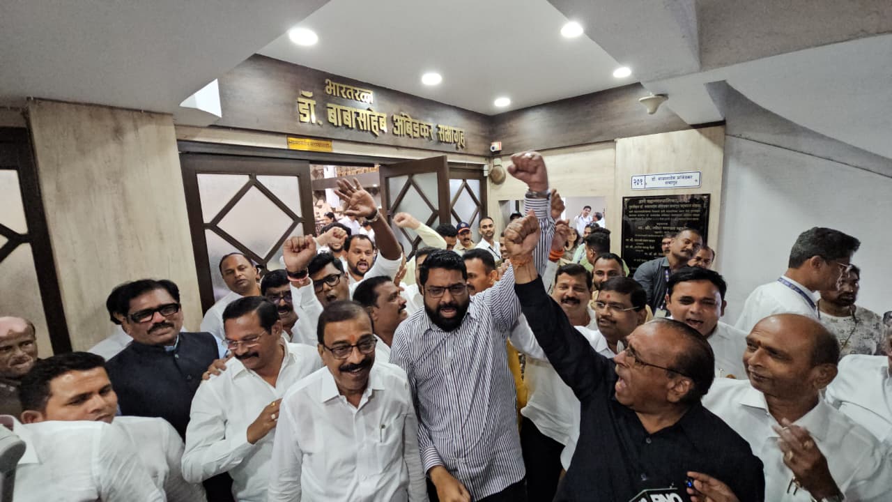 शिवसेनेकडून पाच मिनिटांत २३१ प्रस्ताव गोंधळात मंजूर