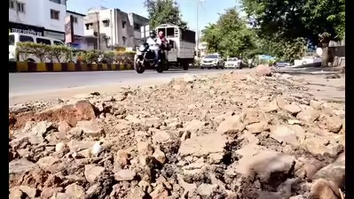 सीसीटीव्हीसाठी खोदलेले रस्ते पूर्ववत करण्यासाठी १० कोटी