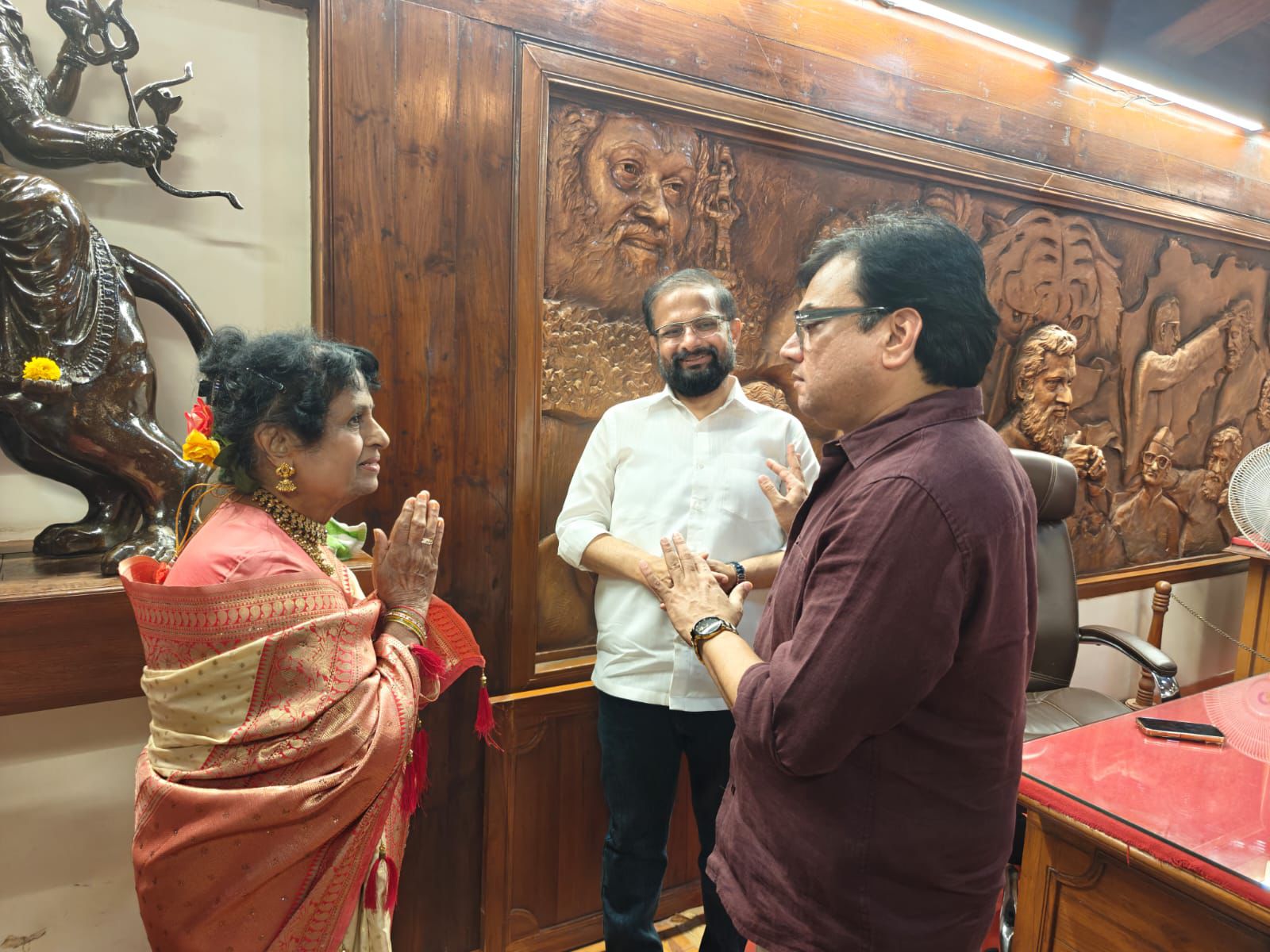 अभिनेत्री उषा चव्हाण यांच्या टीडीआर प्रकरणाला उपमुख्यमंत्री शिंदेंकडून स्थगिती