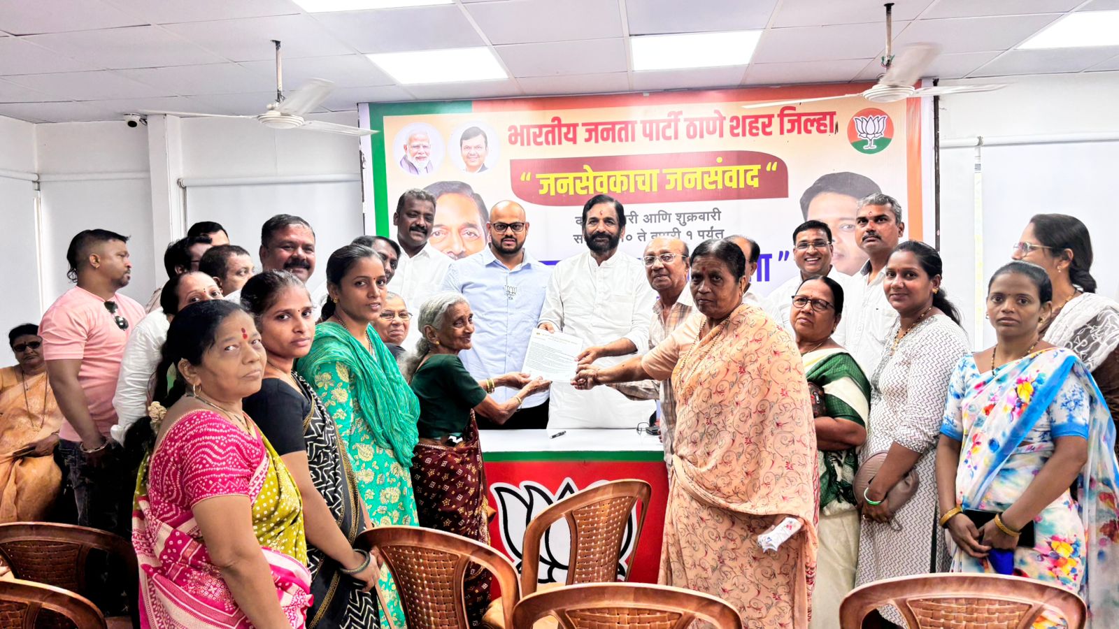पाणीटंचाईमुळे ठाणेकर भागवतात 'टँकर'वर तहान
