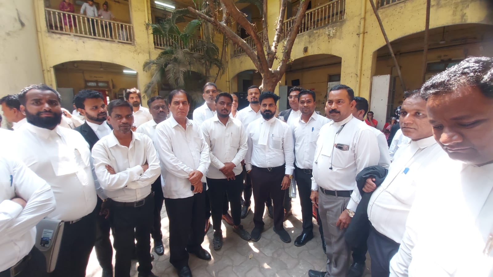 कल्याण न्यायालयात वकिलाला पोलिसाची मारहाण