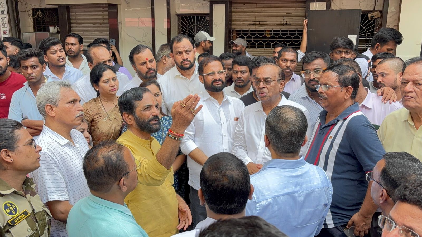 गावदेवी मार्केटमधील मृत्यू हे प्रशासकीय यंत्रणेचे बळी..