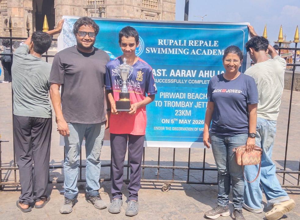 खुल्या समुद्रात लहानग्या आरवचा २३ किमी पोहण्याचा विक्रम