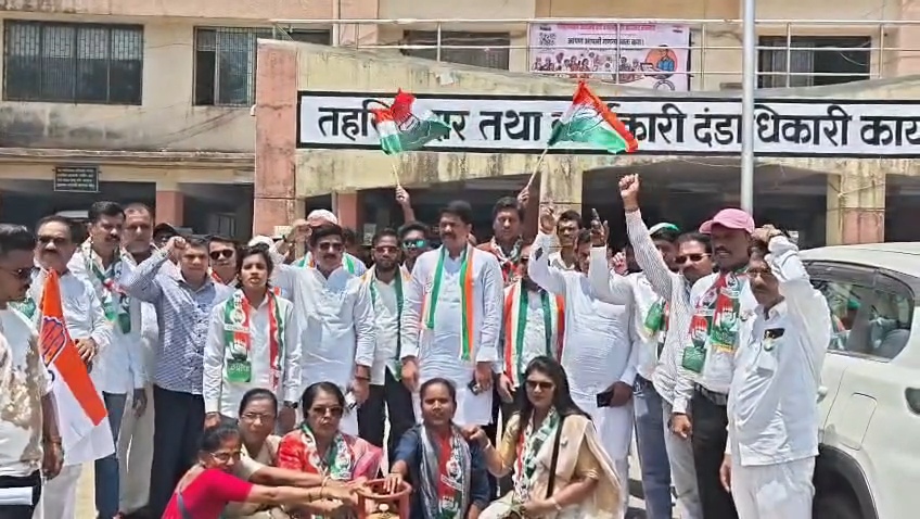 अंबरनाथला इंधन दरवाढीविरोधात काँग्रेसचे आंदोलन