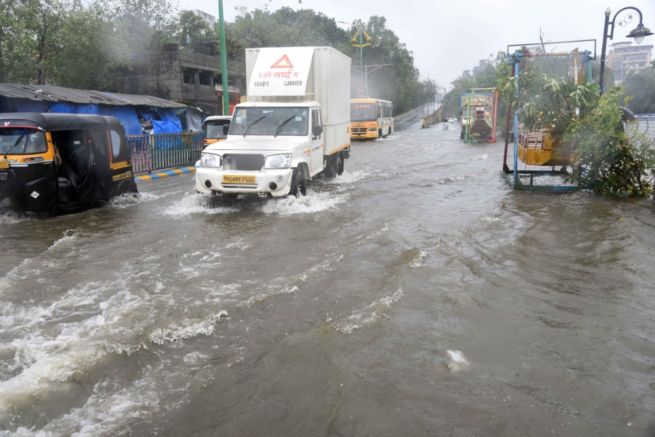 ठाण्यात पाऊस मुसळधार! आता थांबायचं न्हाय!