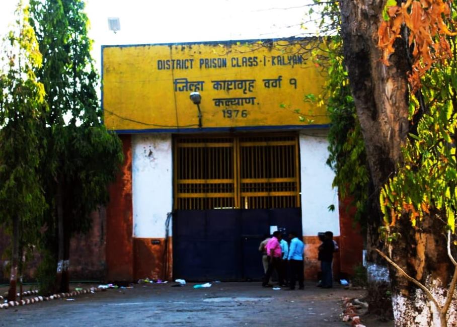 आधारवाडी कारागृहात गॅसचा भडका उडून दोन कैदी भाजले