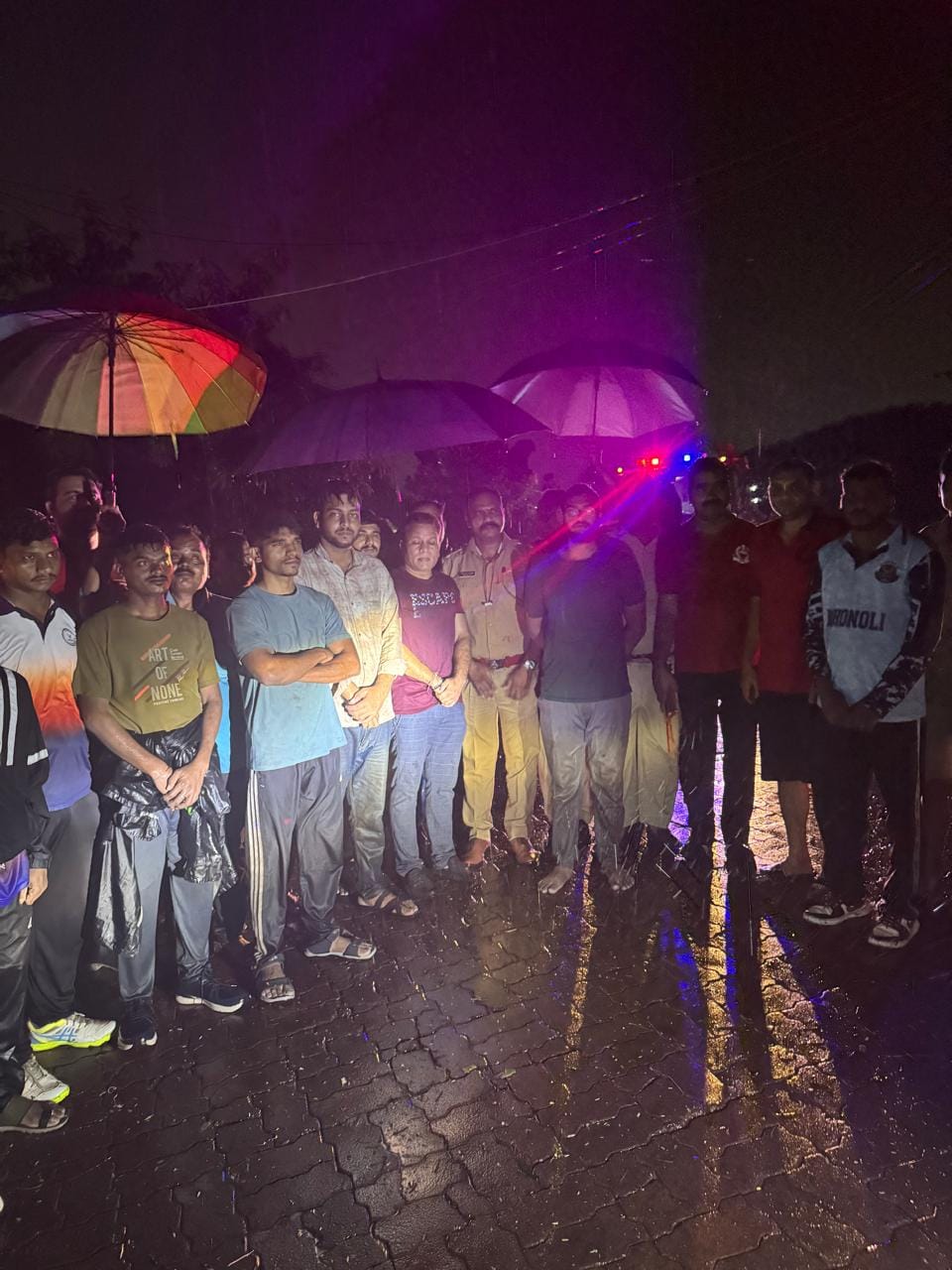 मलंगगड परिसरात तीन ट्रेकर मध्यरात्री अडकले