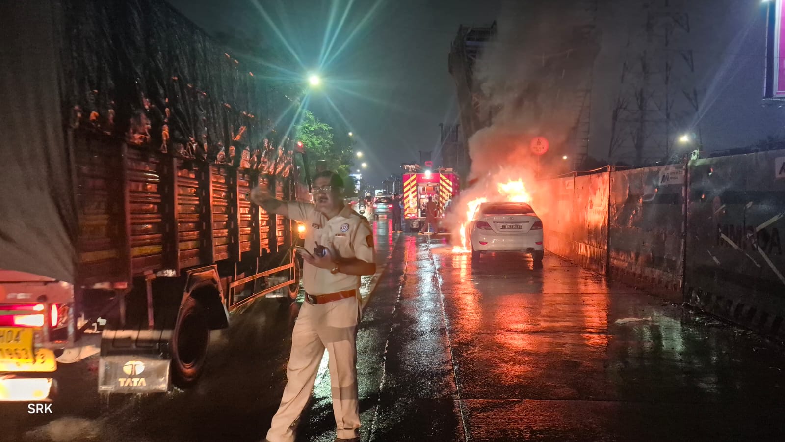 कोपरी पुलाजवळ कारला आग