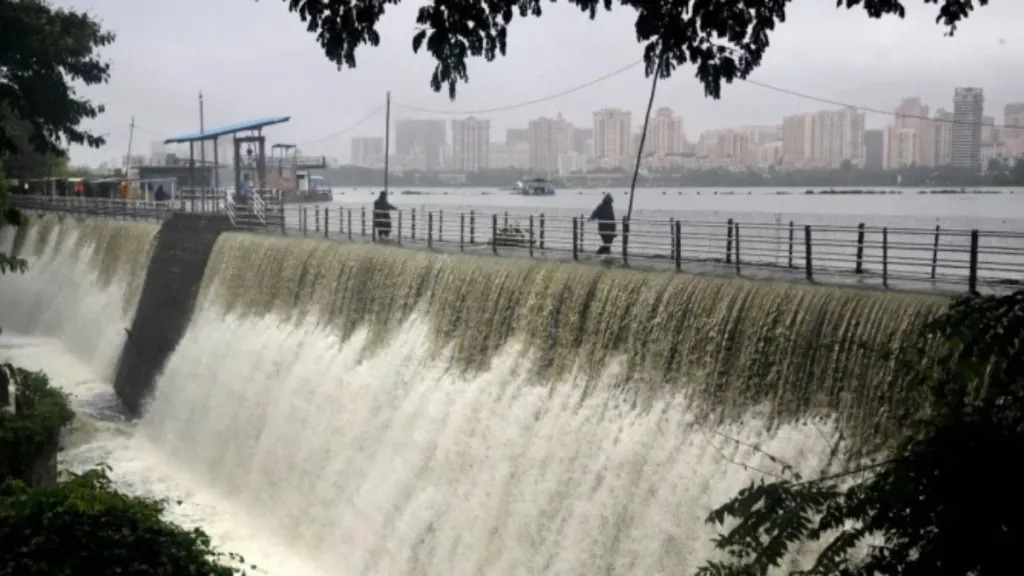 मारुती धबधबा दुर्घटनेत रब्बानी शेख व परसू पोकळा ठरले देवदूत