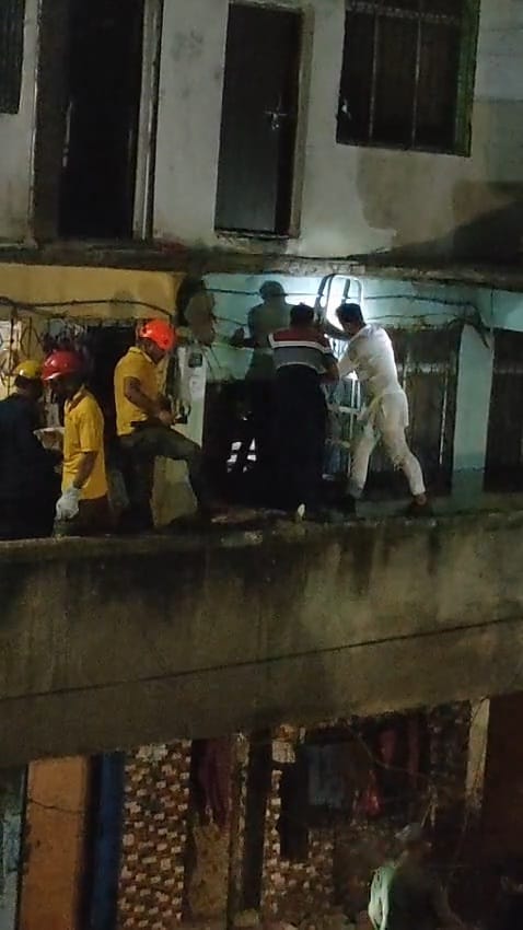 मुंब्र्यात सज्जा कोसळून मुलीचा मृत्यू
