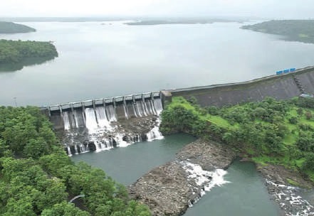 बारवी धरण वाहू लागले ओसंडून