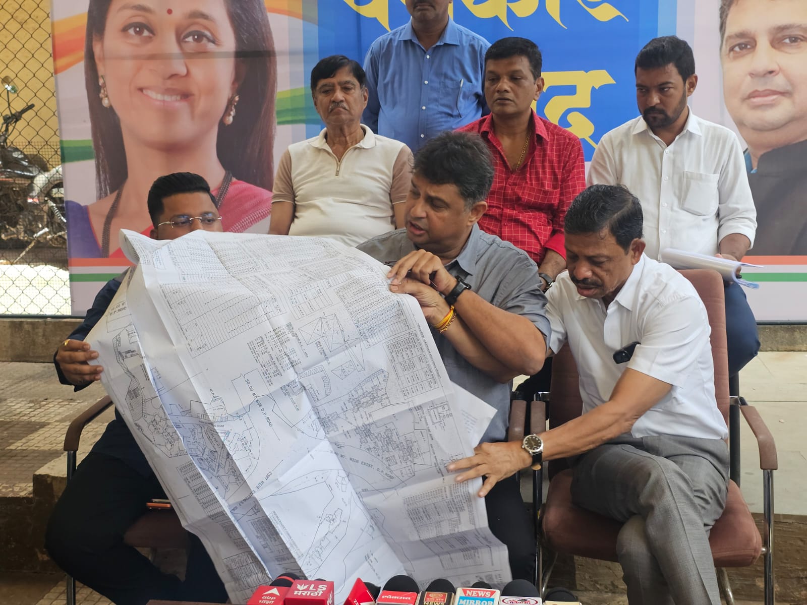 भूमी एकर्सने शासनाची फसवणूक करून घरे लाटली