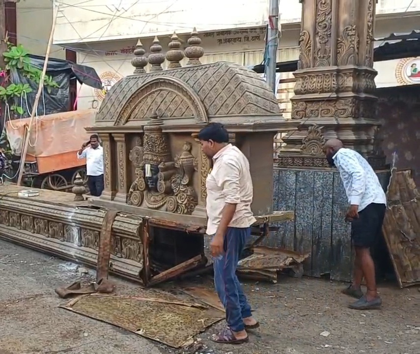 प्रवेशद्वाराची कमान अवघ्या पाच वर्षांत कोसळली!