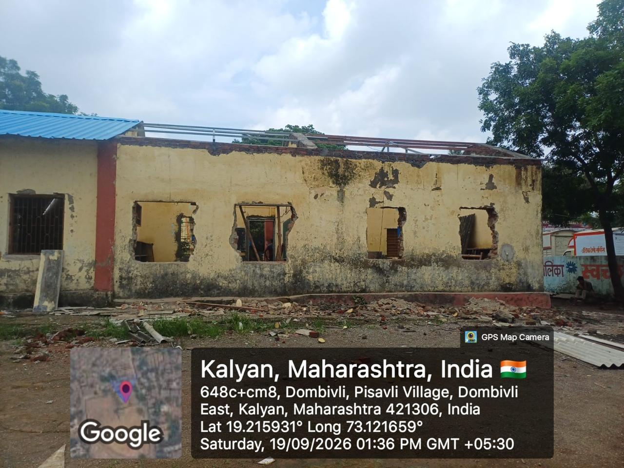 जिल्हा परिषद पिसवली शाळेची भर पावसाळ्यात दुरुस्ती