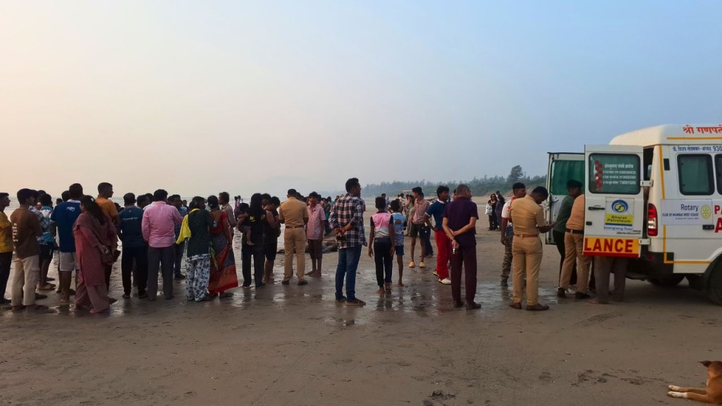 दिवेआगर येथे समुद्रात बुडून आठ जणांचा मृत्यू