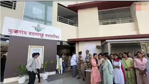 सभापतींची शहर अभियंत्याला मारहाण