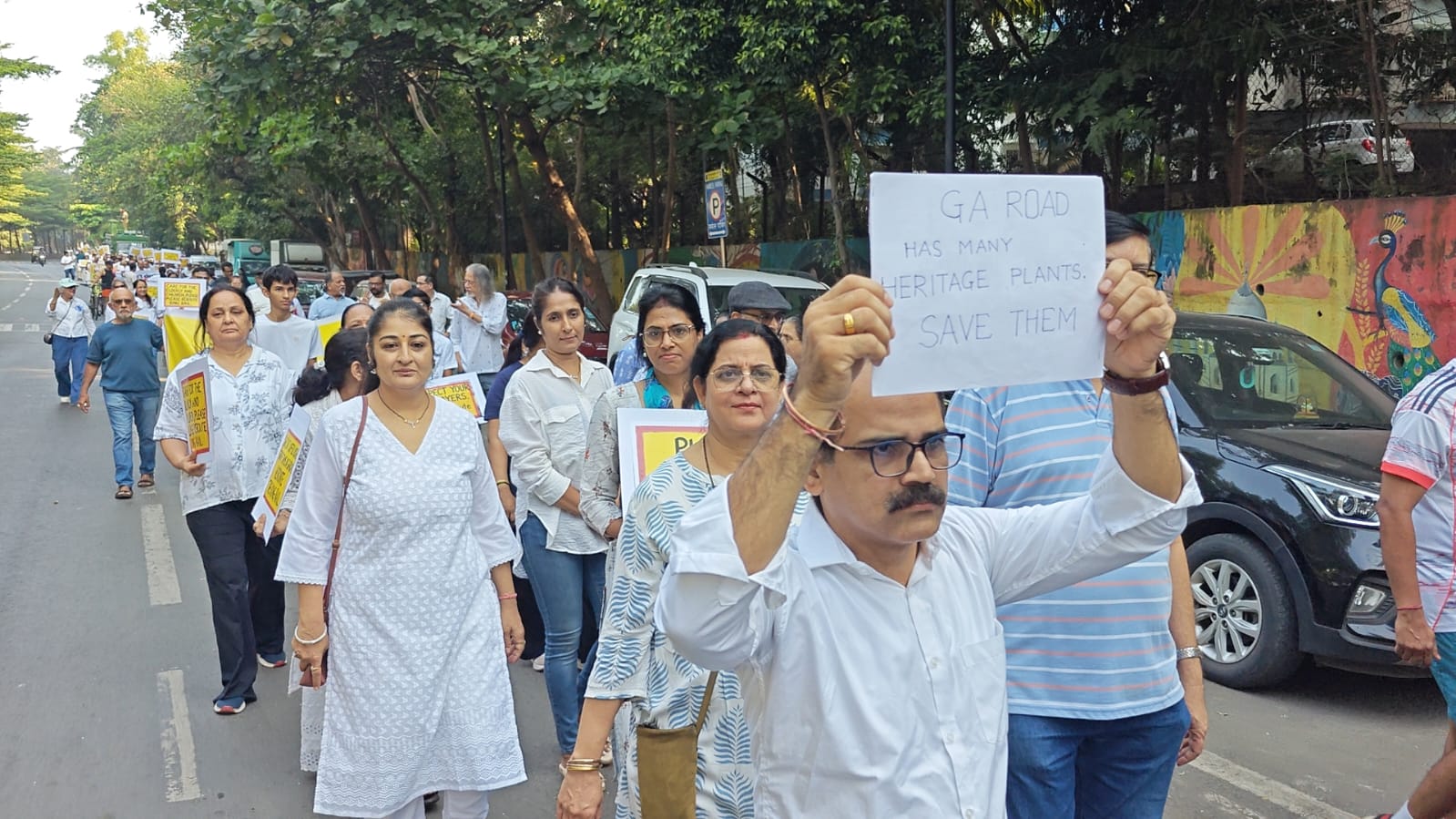 ठाण्यात रिंग मेट्रोविरोधात शेकडो रहिवासी रस्त्यावर