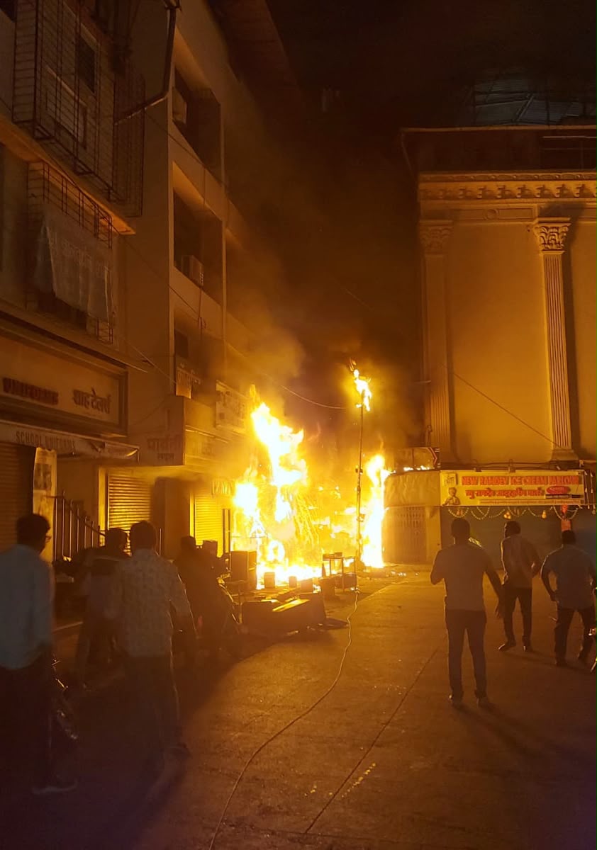 भरबाजारात धोकादायक प्रीती सँडविचमध्ये स्फोट