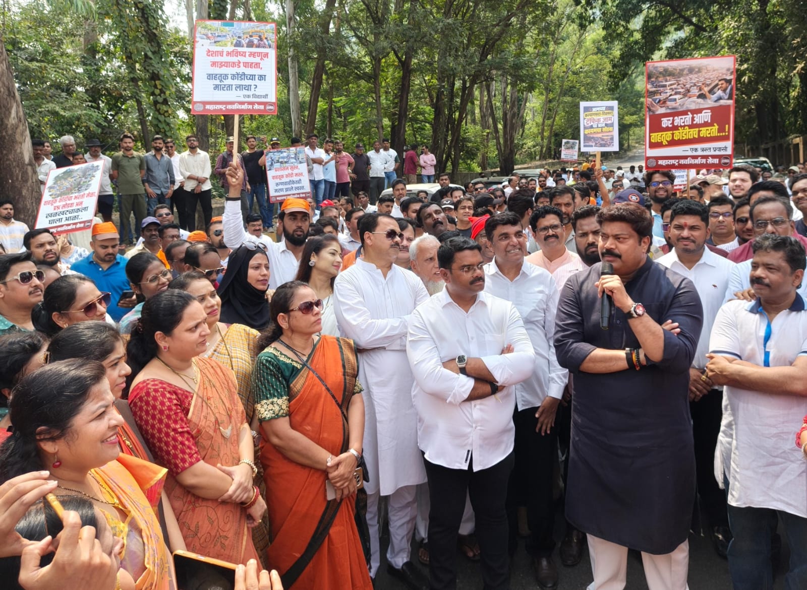 शीळफाटा वाहतूक कोंडीविरोधात मनसेचे जनआंदोलन
