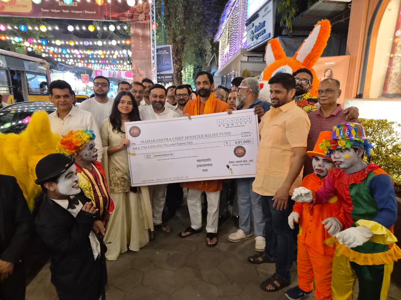 नौपाड्यातील व्यापाऱ्यांकडून दुष्काळग्रस्त शेतकऱ्यांना हात
