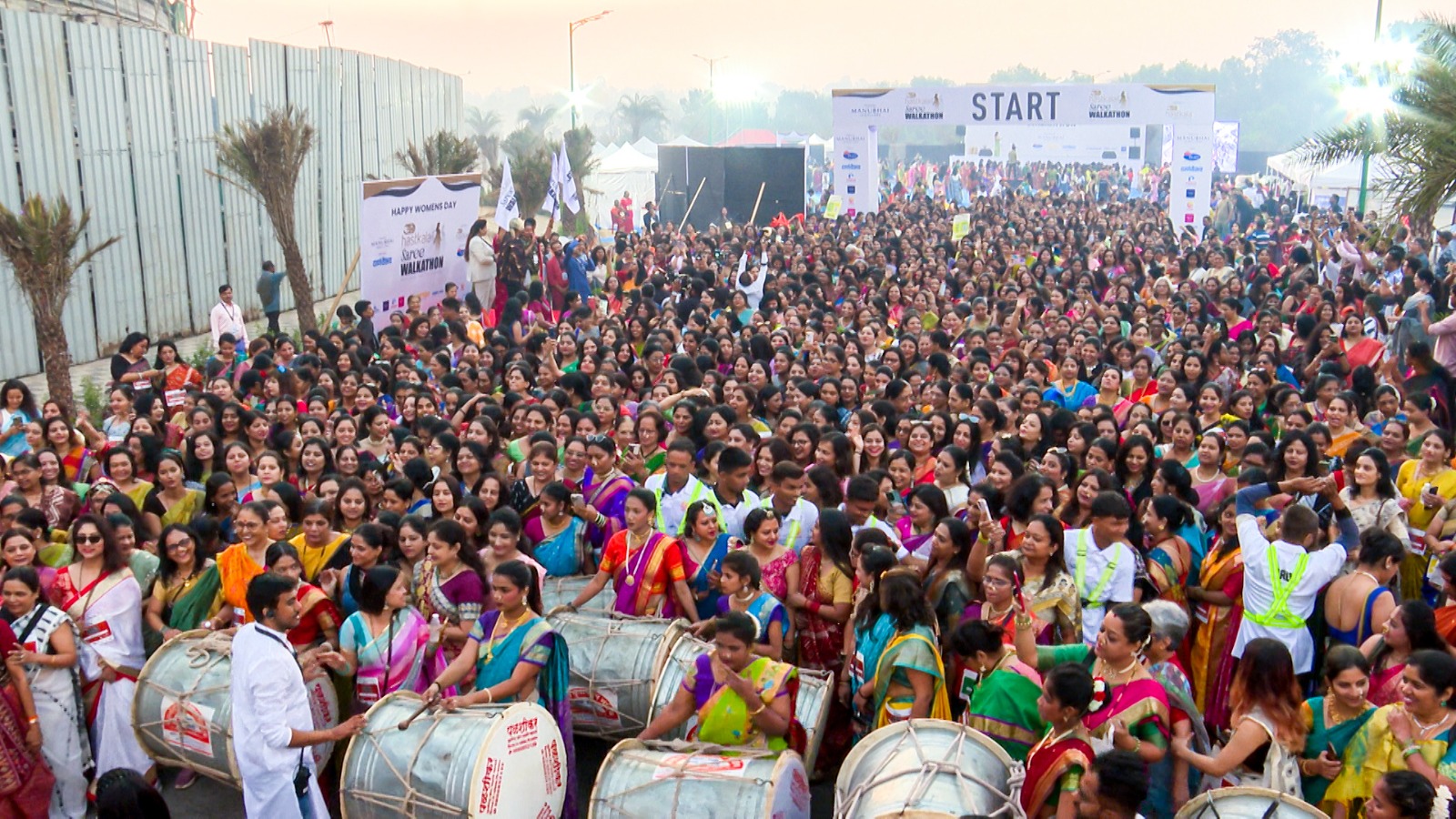 3000+ women participate in Saree Walkathon organised in association with Hastkala